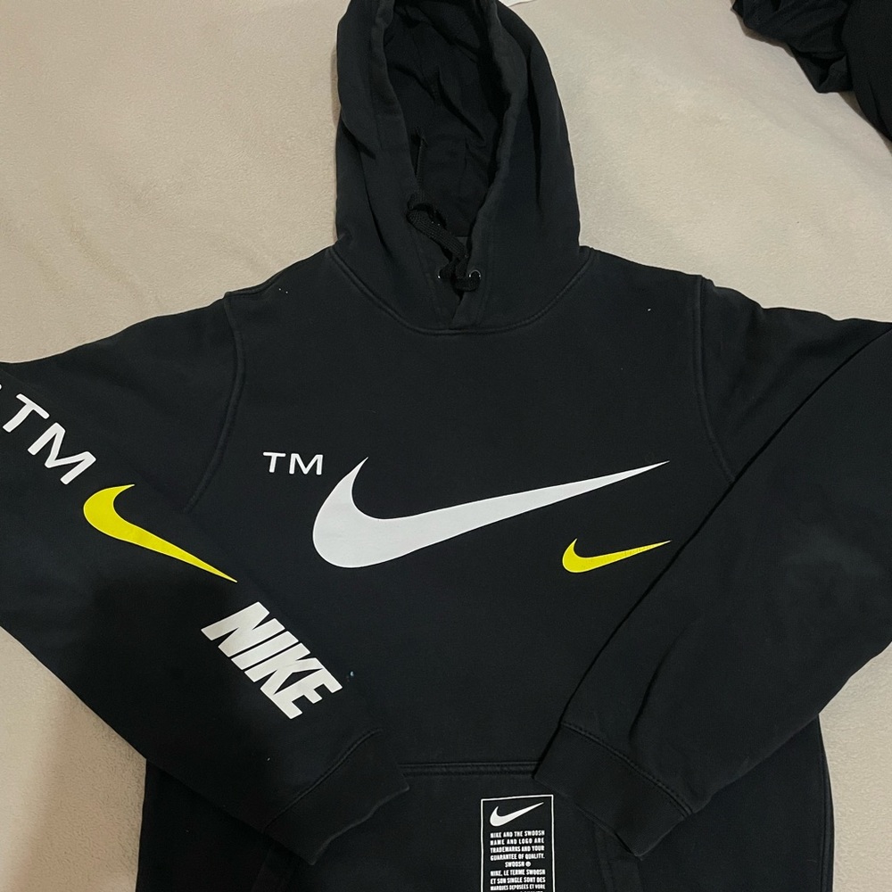 NIKE SPORTSWEAR HOODIE ⚫️🟢🟡